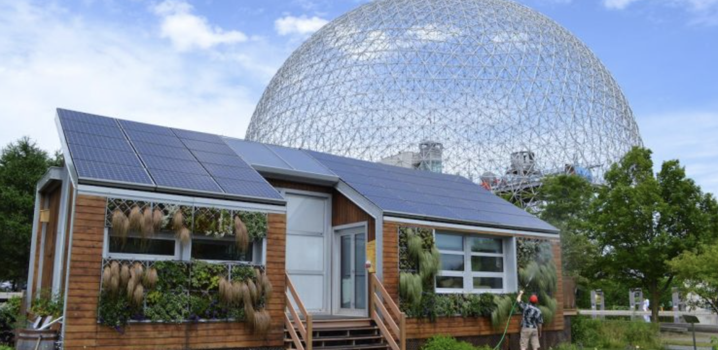 Casa solar ecológica, situada en la isla Santa Helena (Montreal, Canadá). Fue diseña da por estudiantes de la Universidad de Montreal y la Escuela de Tecnología Superior en el marco de la competición internacional Solar Decathlon |De Benoit Rochon - CC BY 3.0